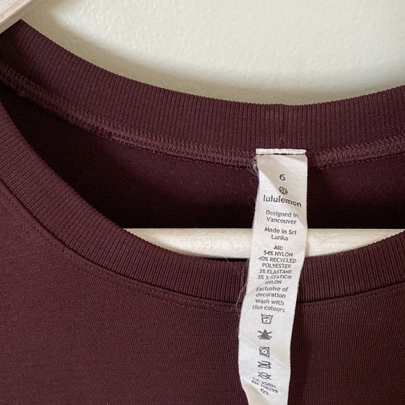 Lululemon tee - Picture 4 of 4